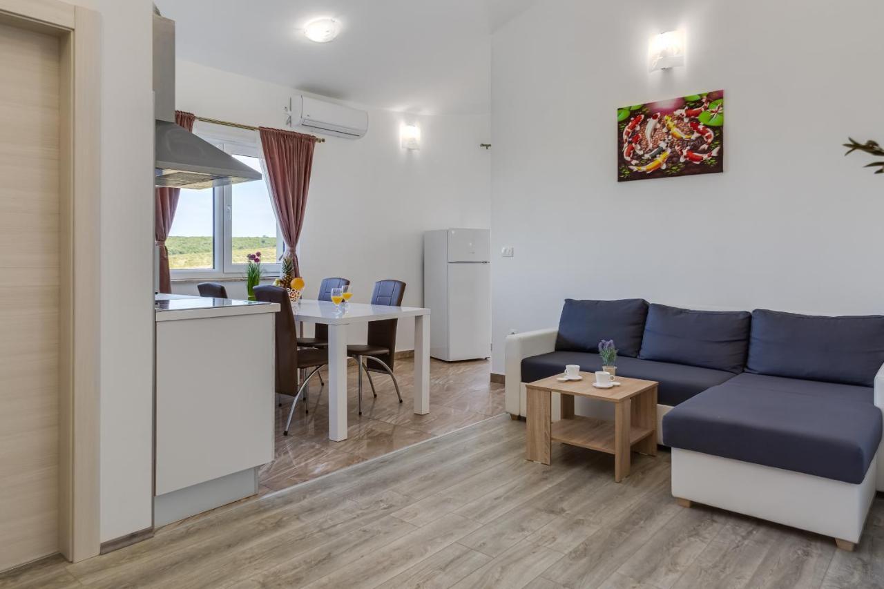 Apartment Miruna S Bazenom Donje Rastane Eksteriør billede