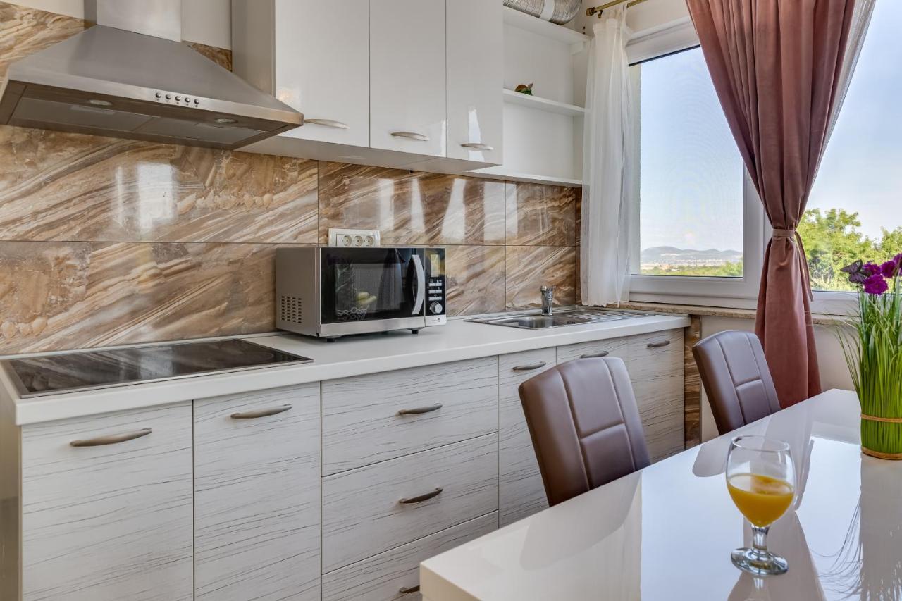 Apartment Miruna S Bazenom Donje Rastane Eksteriør billede